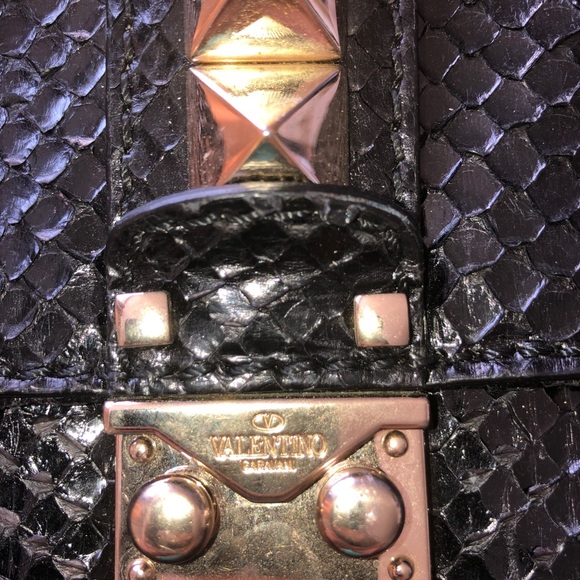 VALENTINO BLACK PYTHON ROCKSTUD BAG GOLD CHAIN - Picture 12 of 12
